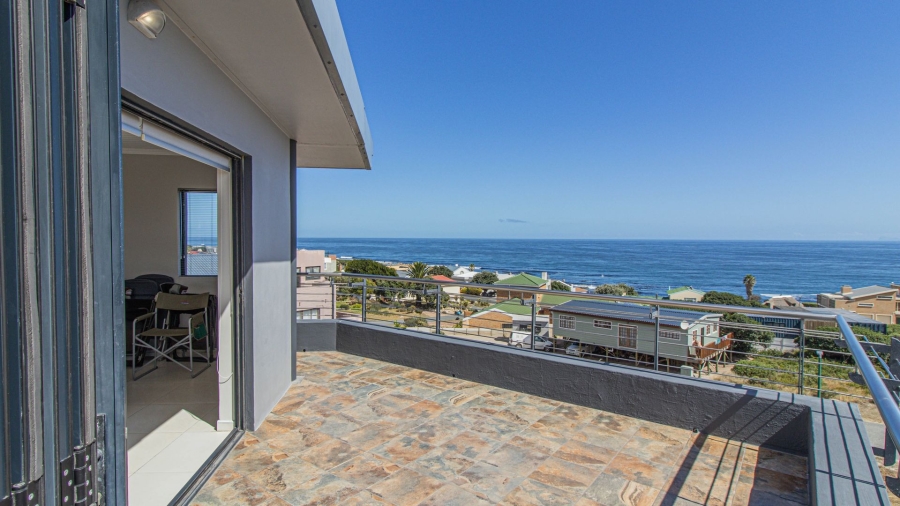 4 Bedroom Property for Sale in Perlemoenbaai Western Cape